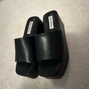 Steve Madden Black Platform Mules